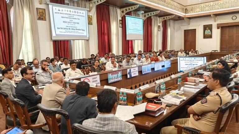 सर्वोच्च न्यायालयाचे सेवानिवृत्त न्यायमूर्ती अभय सप्रे यांच्या उपस्थितीत रस्ते सुरक्षा समितीची बैठक संपन्न