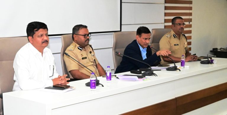 पेरणे फाटा येथील विजयस्तंभास अभिवादन कार्यक्रमाच्या नियोजनाचा जिल्हाधिकाऱ्यांकडून आढावा  विजयस्तंभ अभिवादन सोहळा यशस्वी करण्यासाठी आवश्यक नियोजन करावे-जिल्हाधिकारी डॉ.सुहास दिवसे