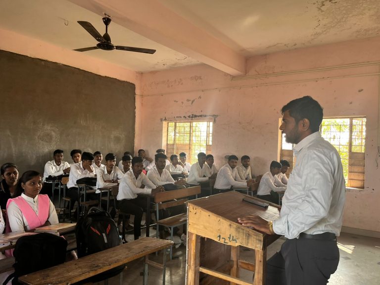 विद्यार्थ्यांनी आयुष्यात यशस्वी होण्यासाठी ध्येय फिक्स केले पाहिजे  प्रा. विलास भोसले