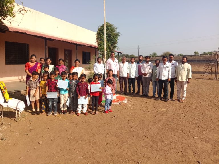 न्यू लीफ इंग्लिश मीडियम स्कूल सरडेवाडी या ठिकाणी 1 मे महाराष्ट्र दिन व कामगार दिन मोठ्या उत्साहात साजरा करण्यात आला 