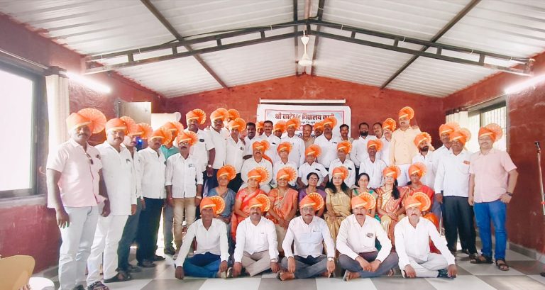 श्री काटेश्वर विद्यालयाच्या माजी विद्यार्थ्यांची २८ वर्षांनी पुन्हा दहावीच्या वर्गाची भरली शाळा.  १९९६-९७ मधील विद्यार्थ्यांच्या आठवणींना उजाळा