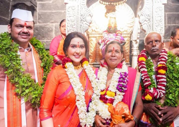 पंढरपूरच्या विठ्ठल-रुक्मिणी मंदिरात मुख्यमंत्री देवेंद्र फडणवीस यांच्याहस्ते सपत्नीक शासकीय महापूजा