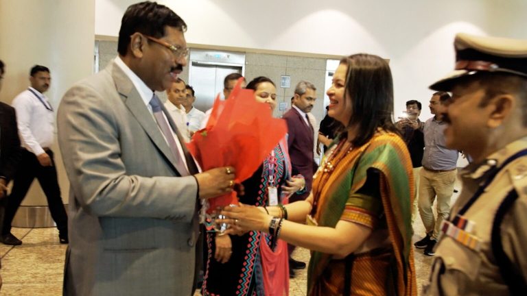 भारताचे सरन्यायाधीश भूषण गवई यांचे प्रयाण