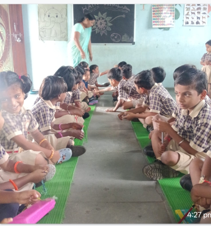  न्यू लीफ इंग्लिश मिडियम स्कूल सरडेवाडी याठिकाणी रक्षाबंधनाचा कार्यक्रम मोठ्या उत्साहात साजरा करण्यात आला