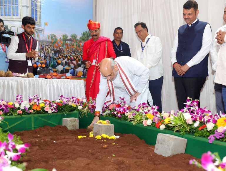 भाजपाची कार्यालये संघटन आणि सेवेची प्रतिके असतात. आज मुंबई येथे महाराष्ट्र प्रदेश भाजपाच्या नव्या कार्यालयाचे भूमिपूजन गृहमंत्री अमित शहा