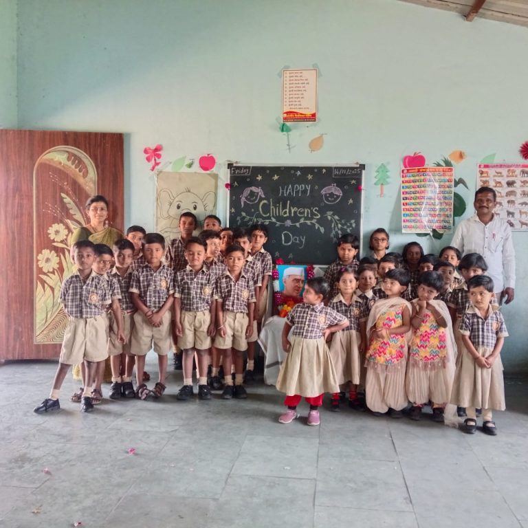 न्यू लीफ इंग्लिश मिडियम स्कूल सरडेवाडी याठिकाणी बाल दिनाचा कार्यक्रम मोठ्या उत्साहात साजरा करण्यात आला 