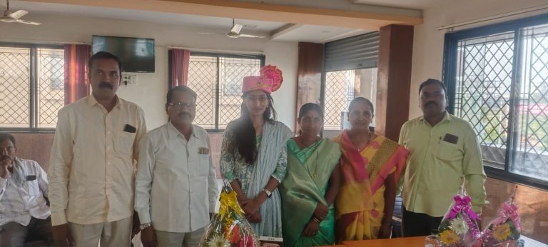 शेतकऱ्याची पोर झाली सेल टॅक्स ऑफिसर.