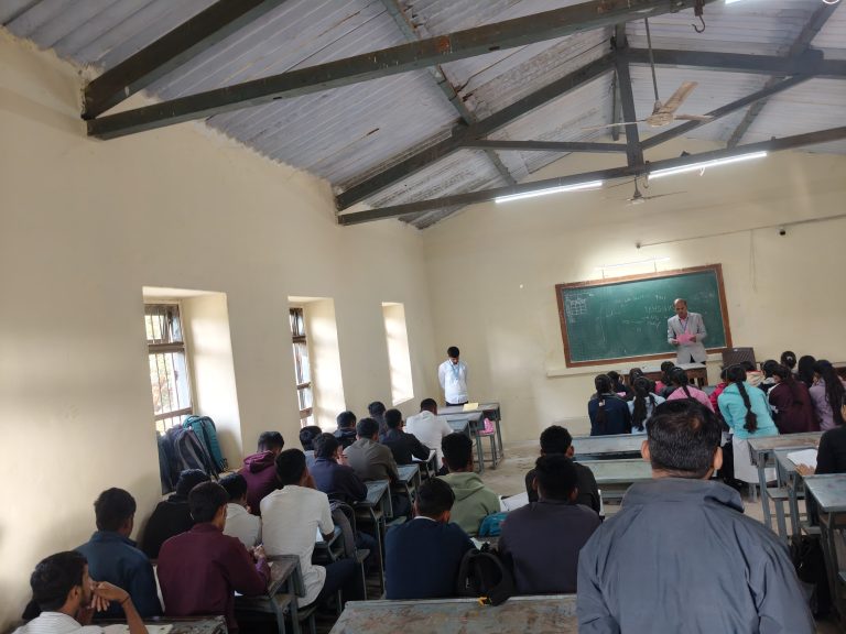 चेतना फार्मसी महाविद्यालयातर्फे “भविष्याचा रोडमॅप: करिअर मार्गदर्शन आता प्रत्येक विद्यार्थ्यापर्यंत”
