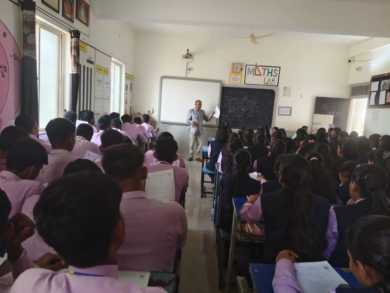 चेतना फार्मसी महाविदयालय आयोजित कुर्डुवाडी मधील विविध कनिष्ठ महाविद्यालय मध्ये बारावी नंतरची कारकीर्द या विषयावर मार्गदर्शन.