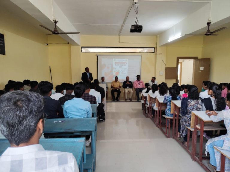 चेतना कॉलेज ऑफ फार्मसी मध्ये रक्तपेढ्यां साठी नियामक आवश्यकता वर व्याख्यान