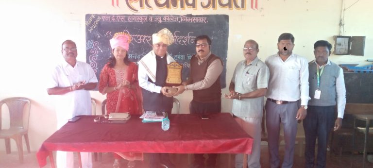 एन .ई .एस . हायस्कूल व ज्युनिअर कॉलेज निमसाखर. विद्यार्थ्यांना करिअर मार्गदर्शन