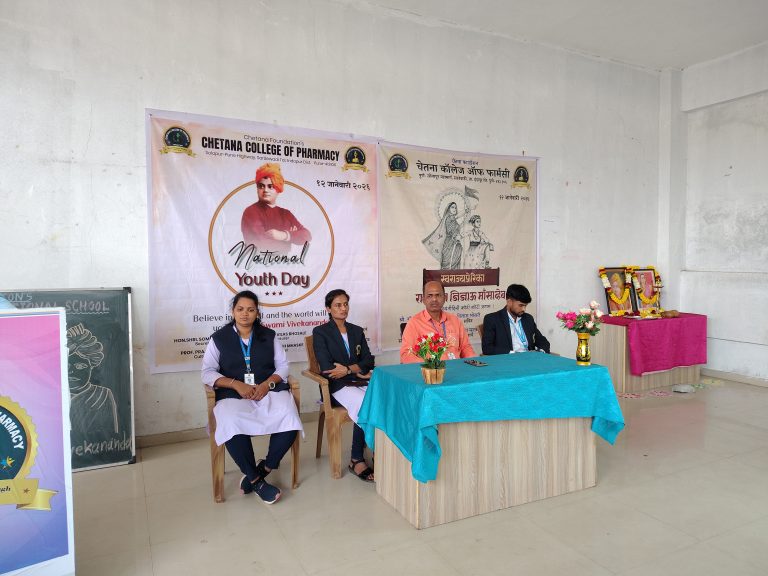चेतना कॉलेज ऑफ फार्मसीमध्ये राष्ट्रीय युवा दिन व स्वराज्यप्रेरिका राजमाता जिजाऊ जयंती उत्साहात साजरी