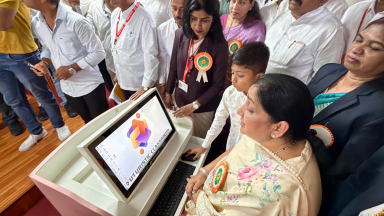 ग्रामीण विद्यार्थ्यांना आधुनिक शिक्षणाच्या मुख्य प्रवाहात आणण्यासाठी शासन कटिबद्ध – उपमुख्यमंत्री सुनेत्रा अजित पवार